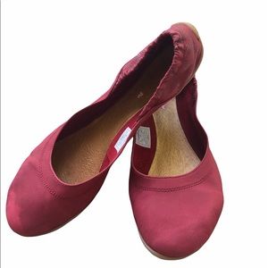 Merrell Port Women’s Flats Maroon Size 9